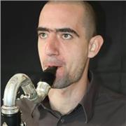 Profesor de Clarinete y Clarinete Bajo. Especializado en música clásica y contemporánea